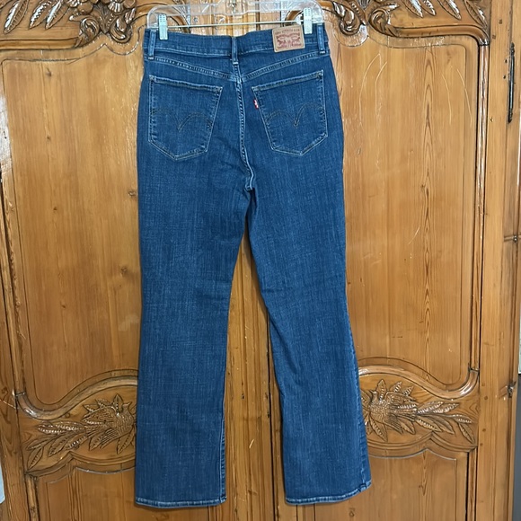 Levi Women’s Classic Bootcut Jeans - Picture 2 of 6